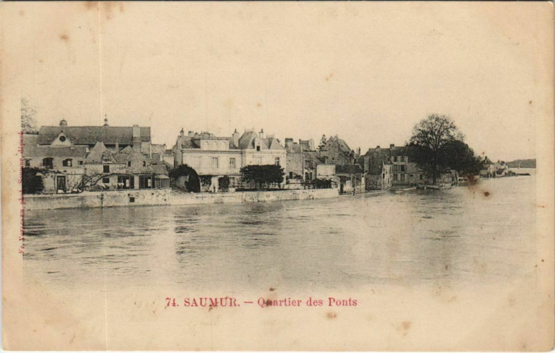 Carte postale ancienne Saumur Quartier des Ponts France à Saumur
