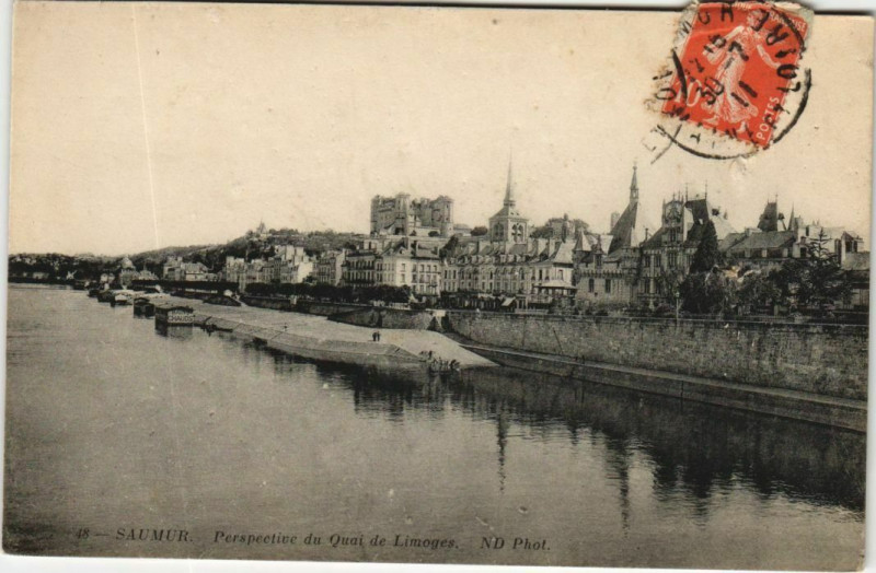 Carte postale ancienne Saumur Perspective du Quai de Limoges France à Saumur