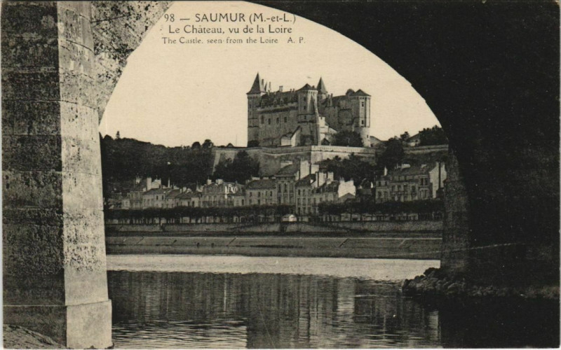 Carte postale ancienne Saumur Le Chateau France à Saumur
