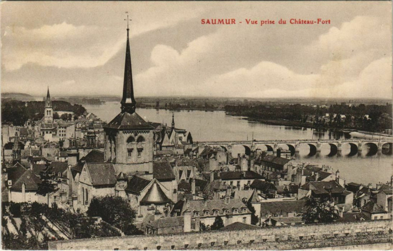 Carte postale ancienne Saumur vue prise du Chateau Fort France à Saumur