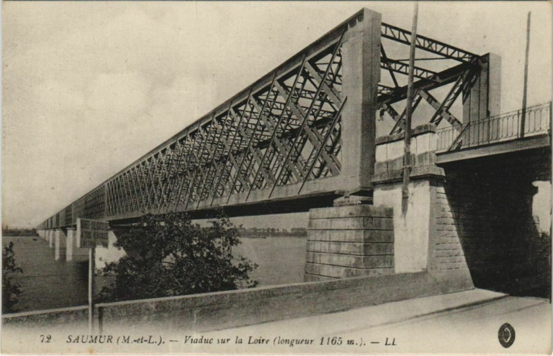 Carte postale ancienne Saumur Viaduc sur la Loire France à Saumur