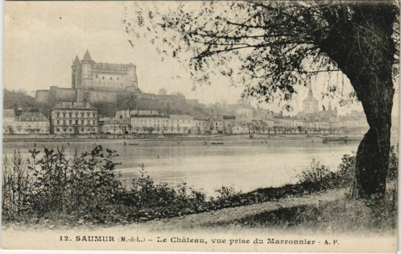 Carte postale ancienne Saumur Le Chateau France à Saumur