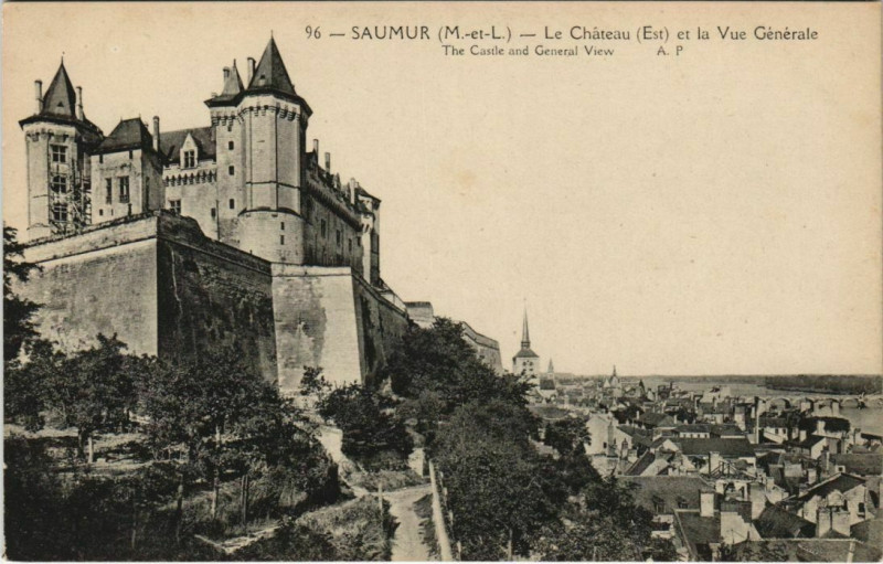 Carte postale ancienne Saumur Le Chateau France à Saumur