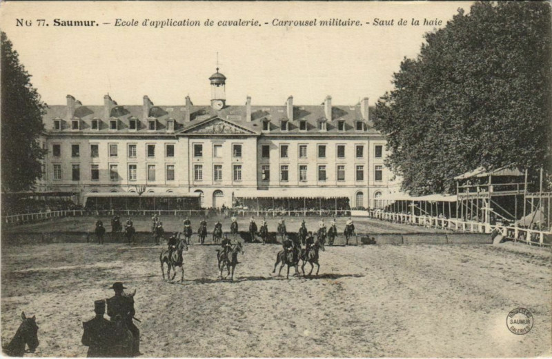 Carte postale ancienne Saumur Ecole de Cavalerie France à Saumur