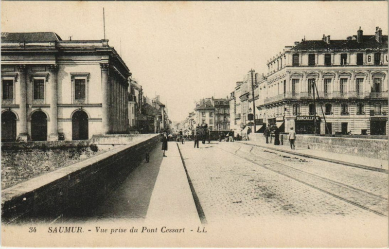 Carte postale ancienne Saumur vue prise du Pont Cessart France à Saumur
