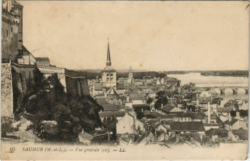 Carte postale ancienne Saumur vue generale France à Saumur