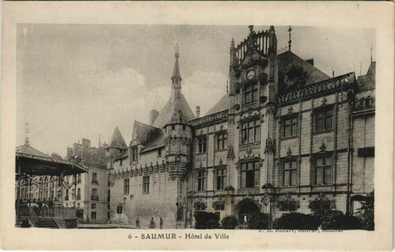 Carte postale ancienne Saumur Hotel de Ville France à Saumur
