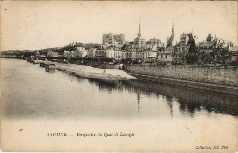 Carte postale ancienne Saumur Perspective du Quai de Limoges France à Saumur