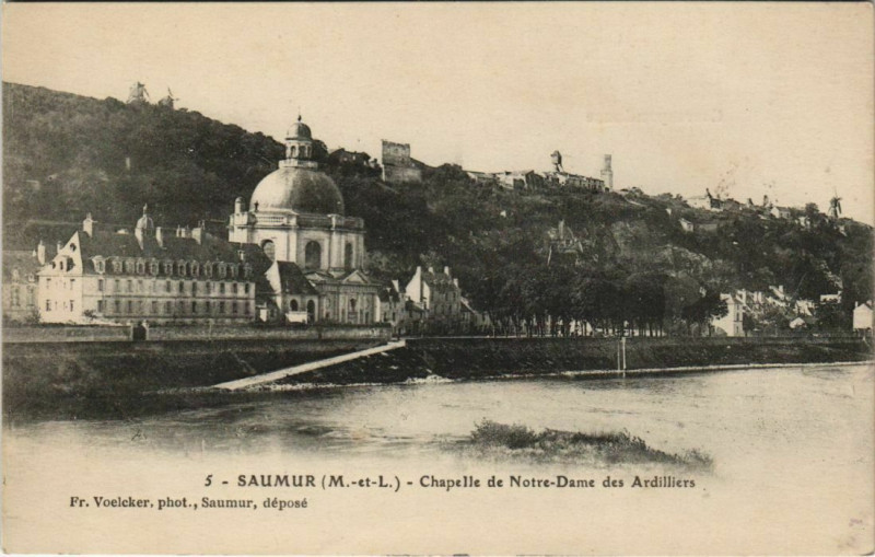 Carte postale ancienne Saumur Chapelle de Notre Dame des Ardilliers France à Saumur