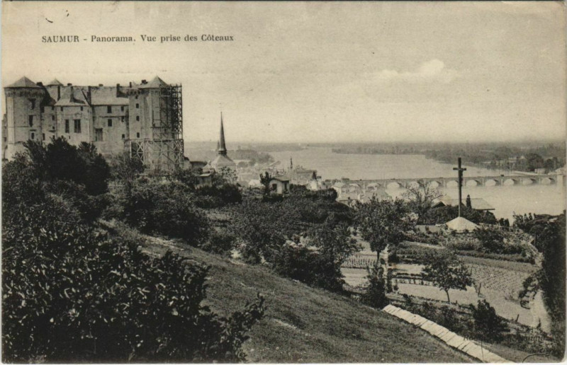 Carte postale ancienne Saumur panorama France à Saumur