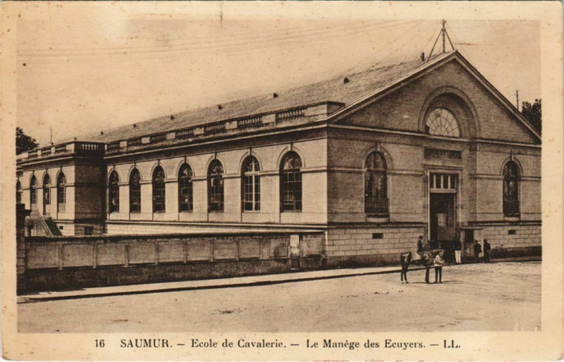 Carte postale ancienne Saumur Ecole de Cavalerie France à Saumur