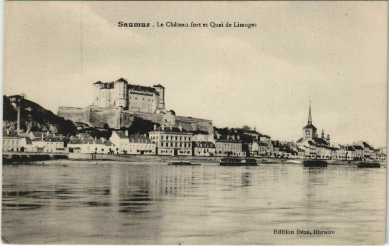 Carte postale ancienne Saumur Chateau Fort et Quai de Limoges France à Saumur