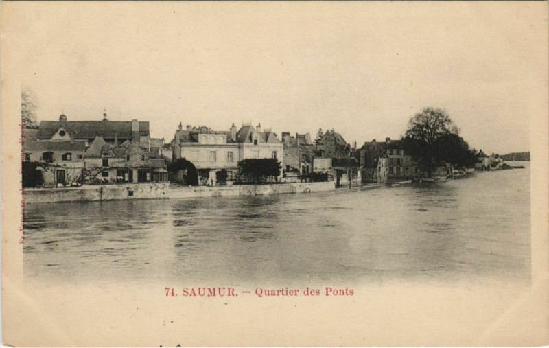 Carte postale ancienne Saumur Quartier des Ponts France à Saumur