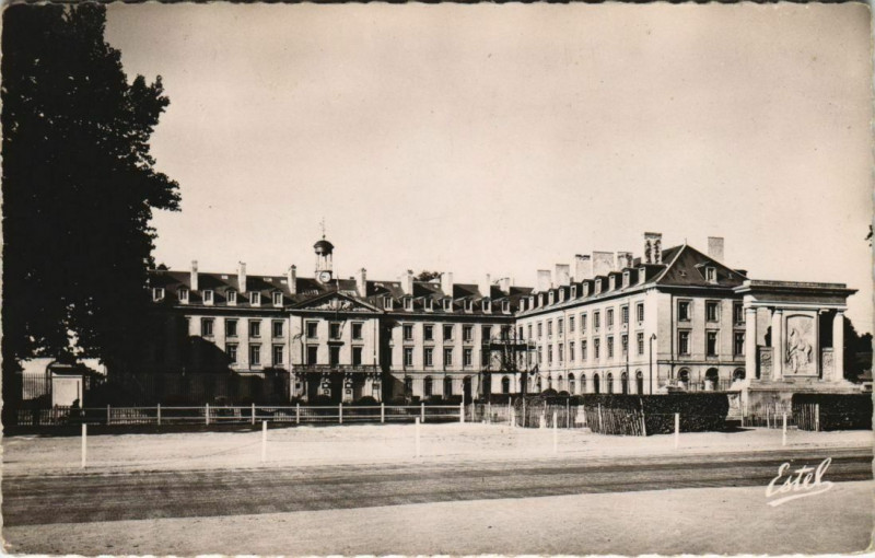 Carte postale ancienne Saumur Ecole de Cavalerie France à Saumur