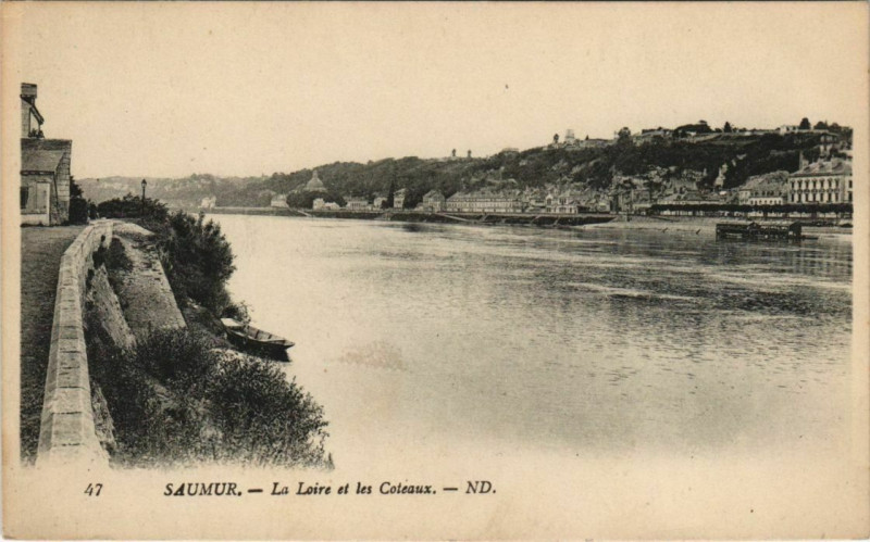 Carte postale ancienne Saumur La Loire et les Coteaux France à Saumur