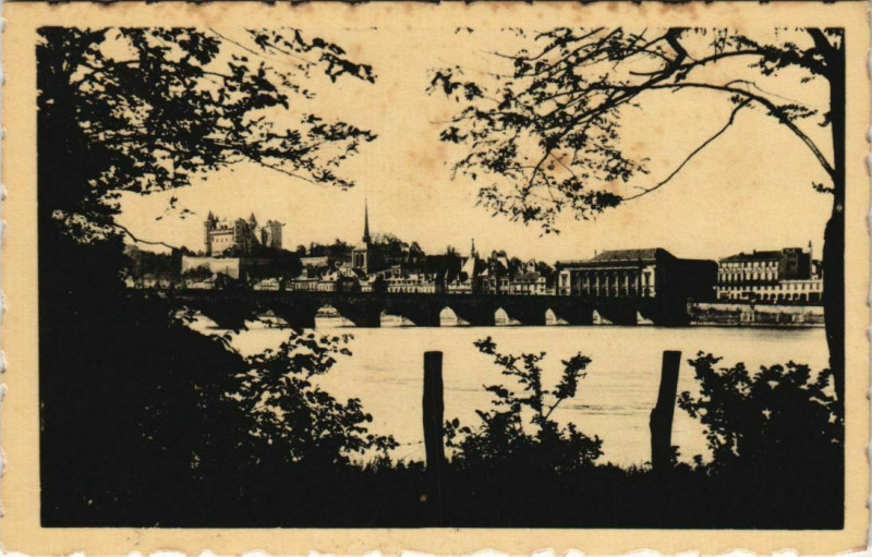 Carte postale ancienne Saumur vue panoramique France à Saumur