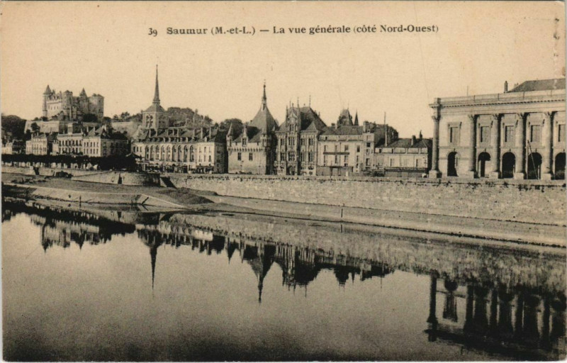 Carte postale ancienne Saumur vue generale France à Saumur