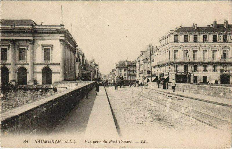 Carte postale ancienne Saumur vue prise du Pont Cessart France à Saumur