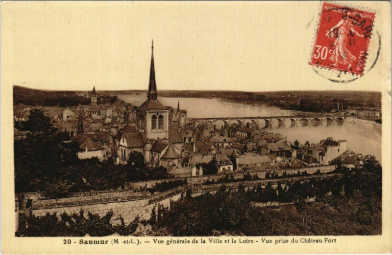 Carte postale ancienne Saumur vue generale France à Saumur