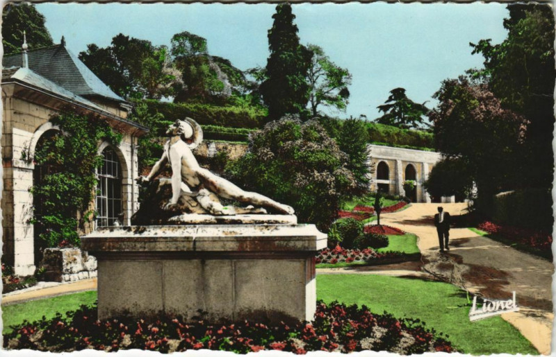Carte postale ancienne Saumur Entree du Jardin des Plantes France à Saumur