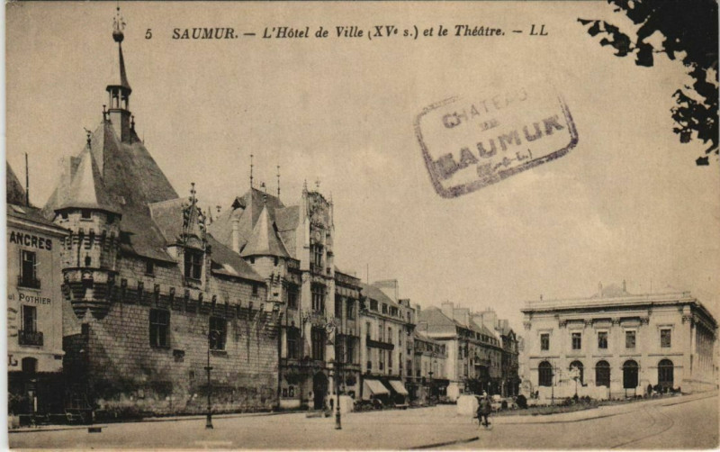 Carte postale ancienne Saumur Hotel de Ville France à Saumur