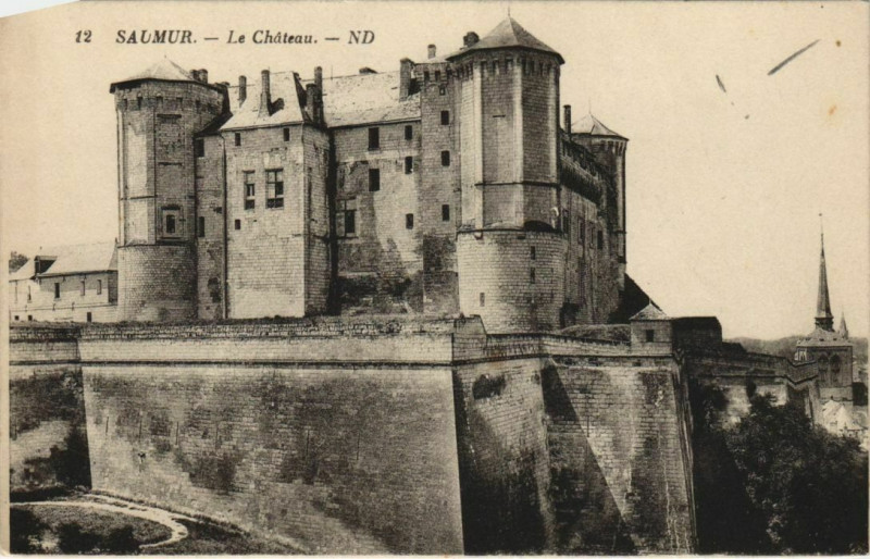 Carte postale ancienne Saumur Le Chateau France à Saumur