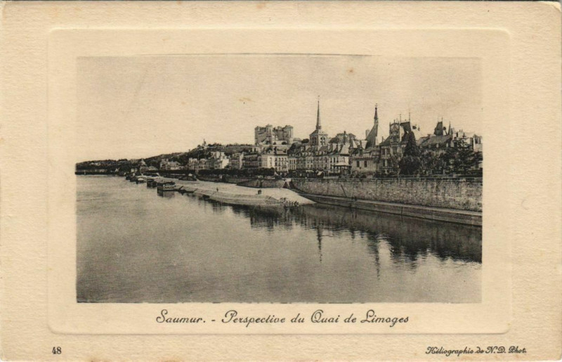 Carte postale ancienne Saumur Perspective du Quai de Limoges France à Saumur