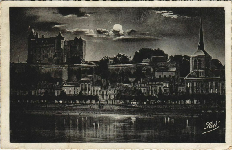Carte postale ancienne Saumur Effet de nuit sur le Chateau et la Loire France à Saumur