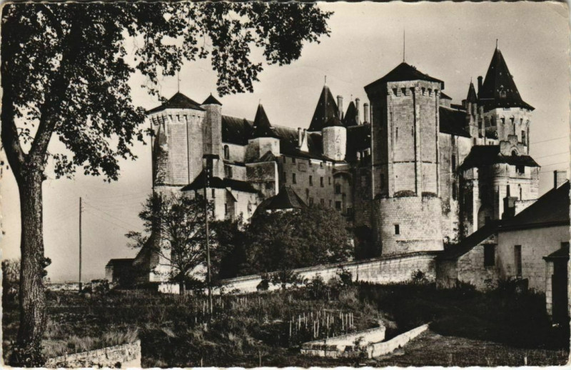 Carte postale ancienne Saumur Le Chateau France à Saumur