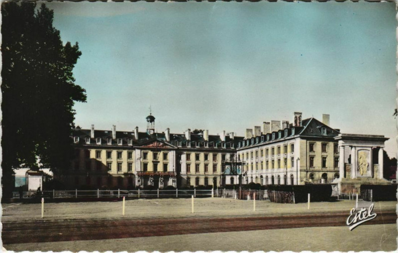 Carte postale ancienne Saumur Ecole de Cavalerie France à Saumur