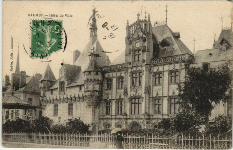 Carte postale ancienne Saumur Hotel de Ville France à Saumur