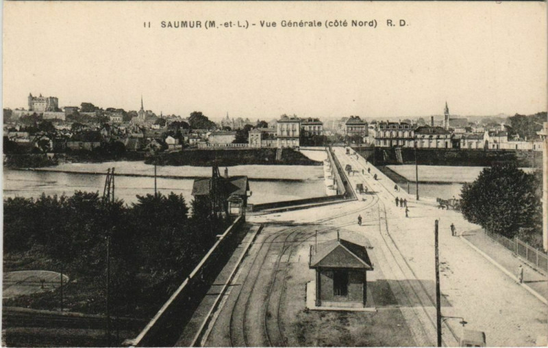 Carte postale ancienne Saumur vue generale France à Saumur