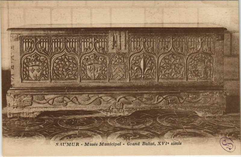 Carte postale ancienne Saumur Musee Municipal, Grand Bahut France à Saumur