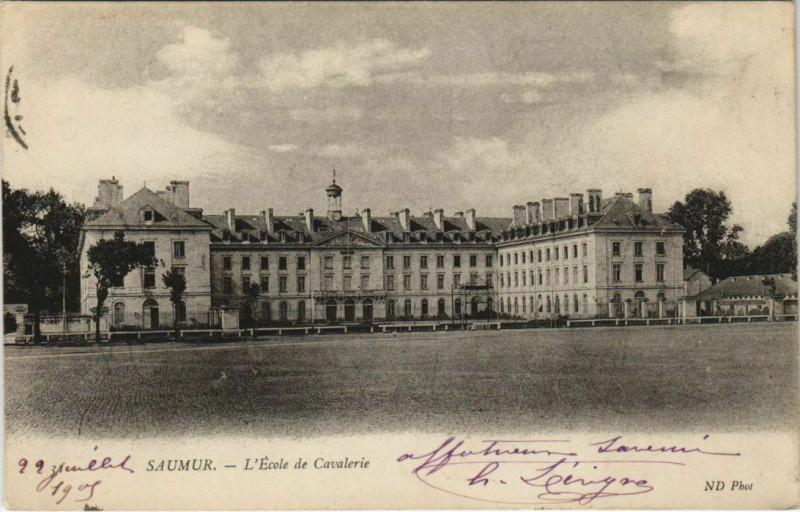 Carte postale ancienne Saumur Ecole de Cavalerie France à Saumur