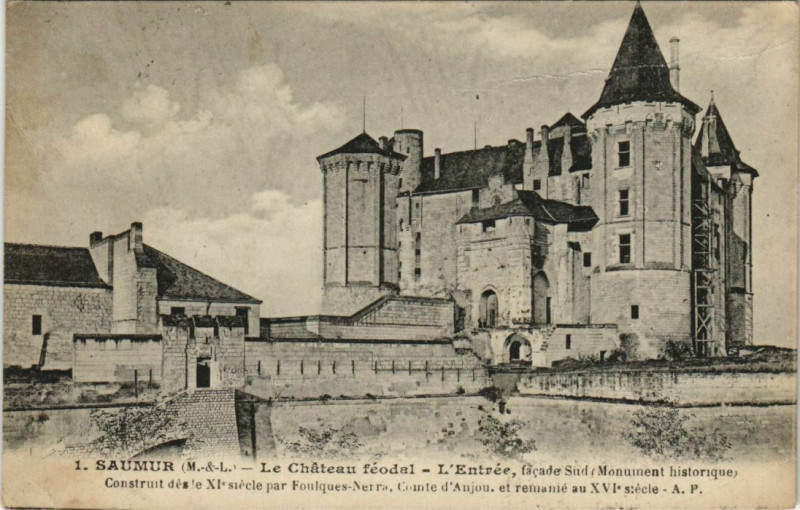 Carte postale ancienne Saumur Le Chateau , Entree France à Saumur
