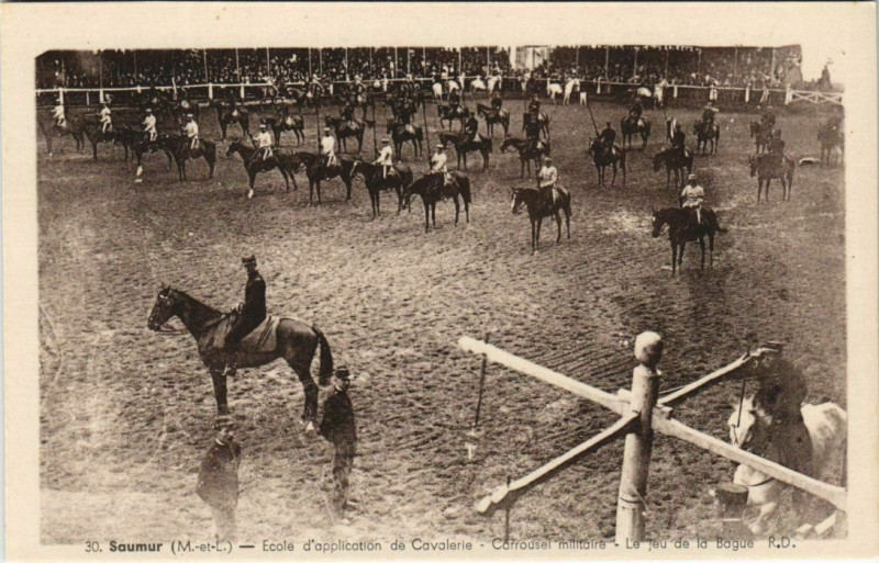Carte postale ancienne Saumur Ecole de Cavalerie France à Saumur