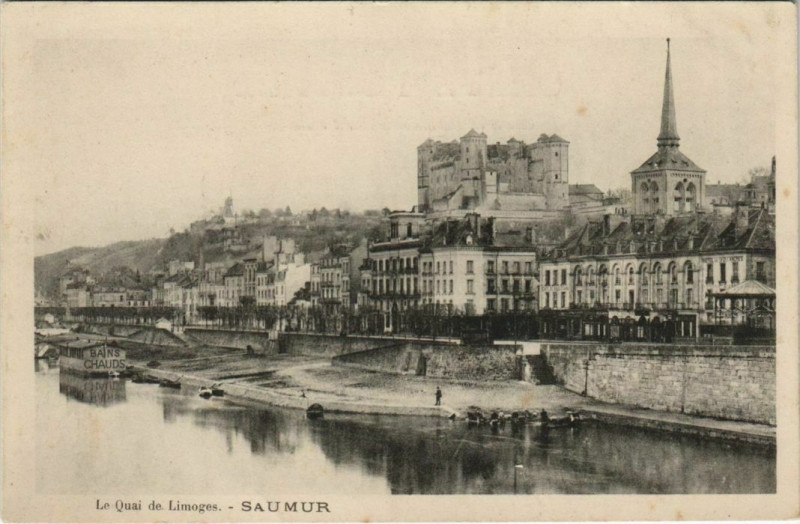 Carte postale ancienne Saumur Le Quai de Limoges France à Saumur