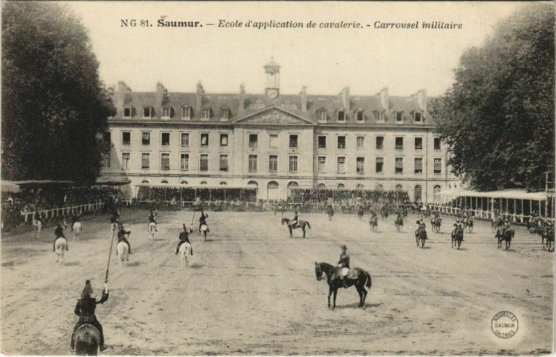 Carte postale ancienne Saumur Ecole de Cavalerie France à Saumur