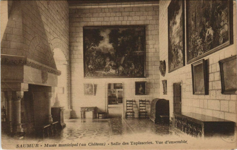 Carte postale ancienne Saumur Musee municipal, Salle des Tapisseries France à Saumur