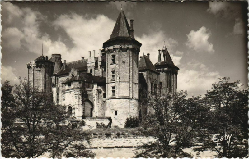 Carte postale ancienne Saumur Entree du Chateau France à Saumur