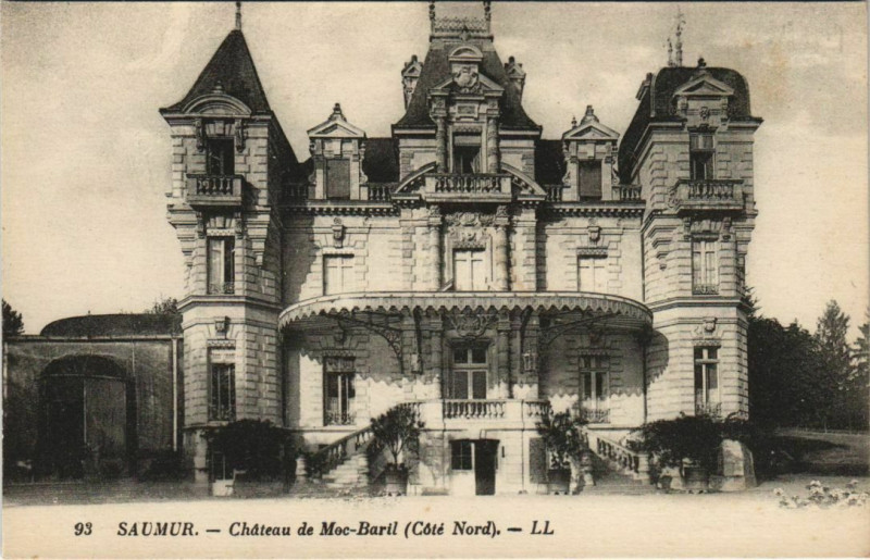 Carte postale ancienne Saumur Chateau de Moc Baril France à Saumur