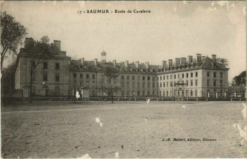 Carte postale ancienne Saumur Ecole de Cavalerie France à Saumur