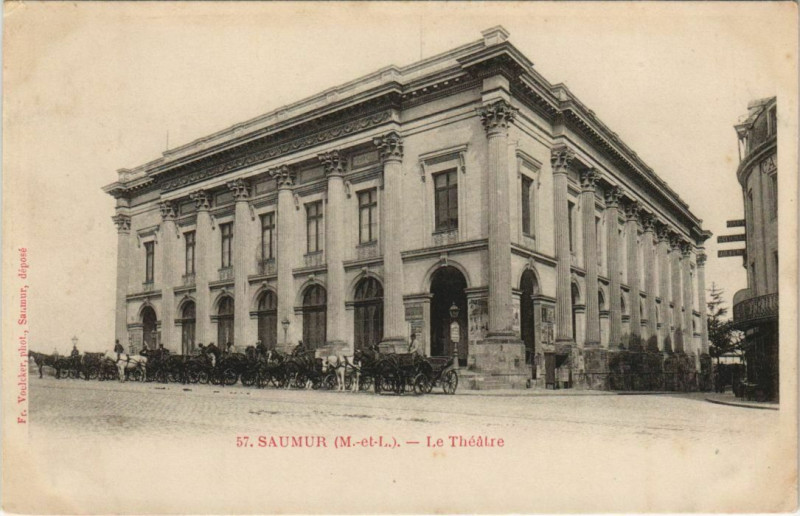 Carte postale ancienne Saumur Le Theatre France à Saumur