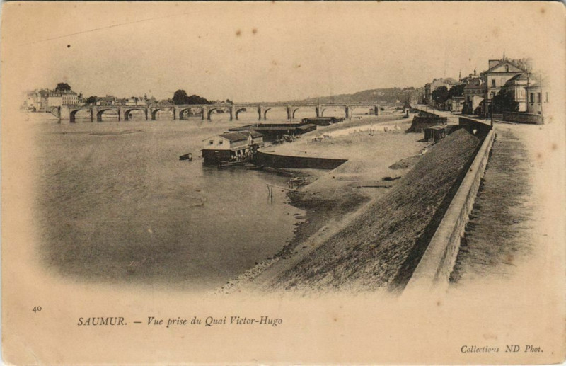 Carte postale ancienne Saumur vue prise du Quai Victor Hugo France à Saumur