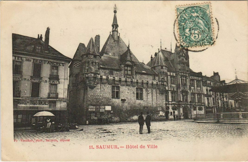 Carte postale ancienne Saumur Hotel de Ville France à Saumur