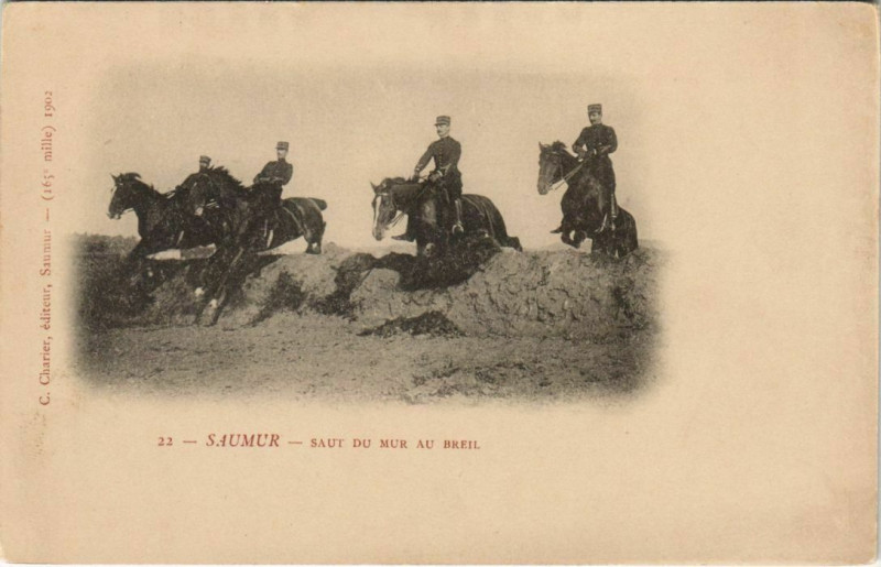 Carte postale ancienne Saumur saut du mur au breil France à Saumur