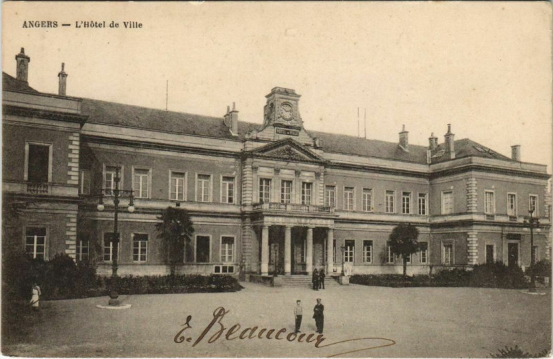 Carte postale ancienne Angers Hotel de Ville France à Angers
