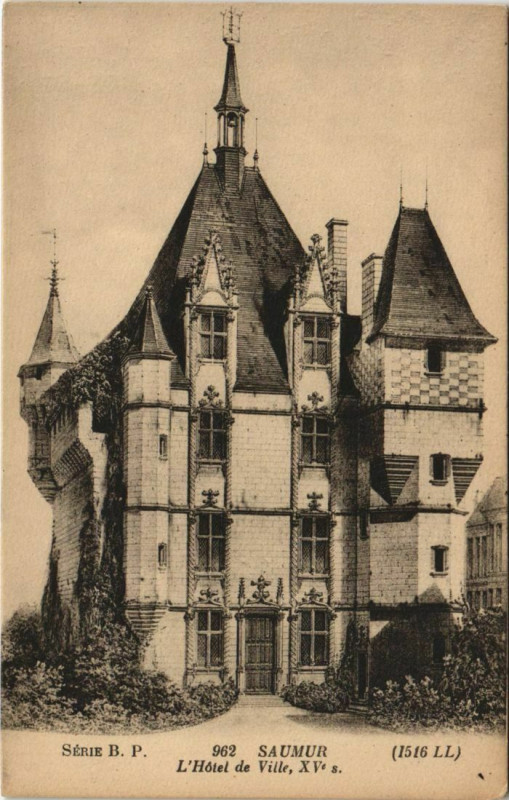 Carte postale ancienne Saumur Hotel de Ville France à Saumur
