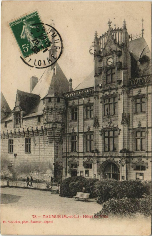 Carte postale ancienne Saumur Hotel de Ville France à Saumur