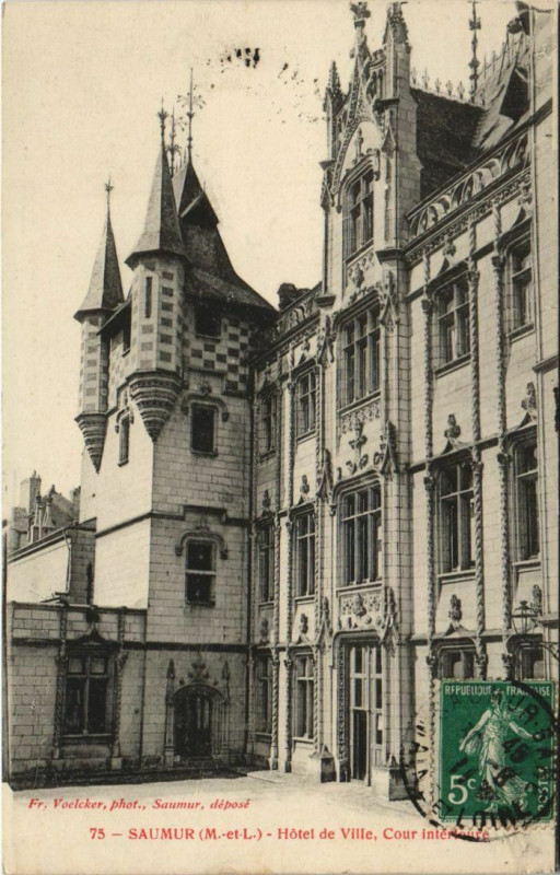 Carte postale ancienne Saumur Hotel de Ville France à Saumur